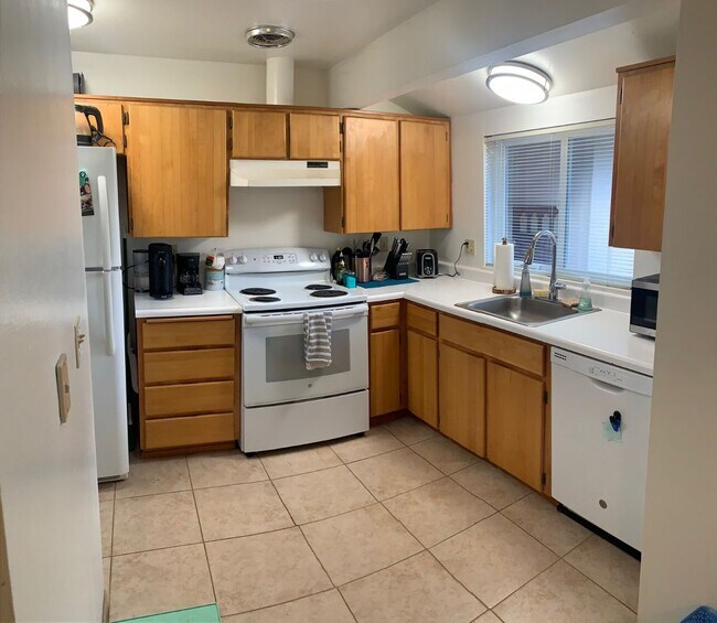 Building Photo - $2,450 - Three Bedrooms, One Full Bathroom...