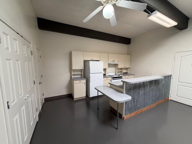 Foto del edificio - 1619 University Ave