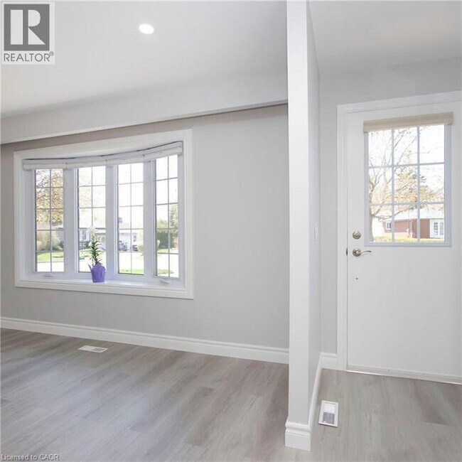 Photo du bâtiment - 221 Ascot Ct