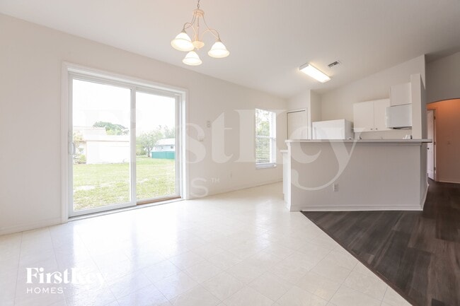 Building Photo - 11092 Vanessa Ave