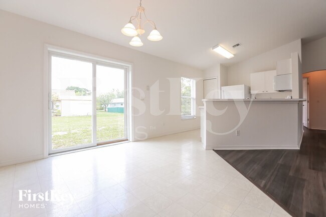 Foto del edificio - 11092 Vanessa Ave