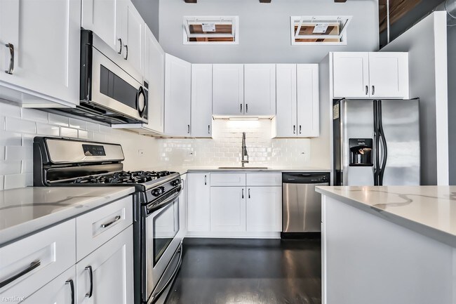 Building Photo - 1 br, 1 bath Condo - 770 W Gladys Ave Apt 407