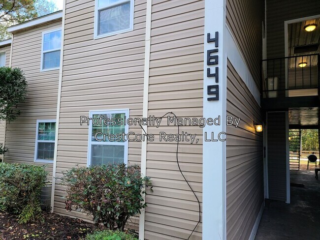 Foto del edificio - 4649 Royal Ridge Dr