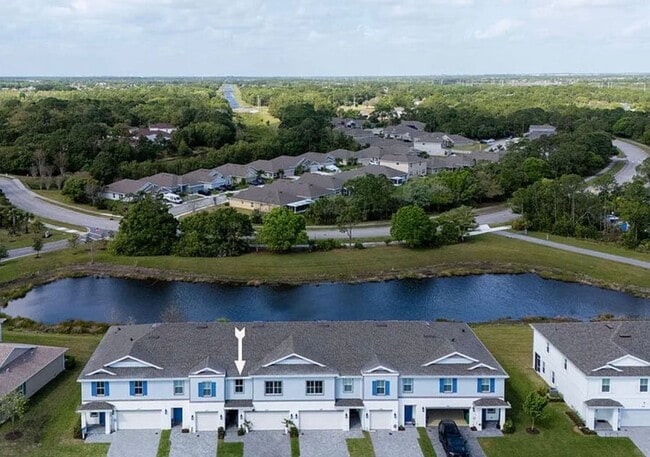 3 Bedroom 2.5 Bathroom Townhome with 2 Car... - 3 Bedroom 2.5 Bathroom Townhome with 2 Car...