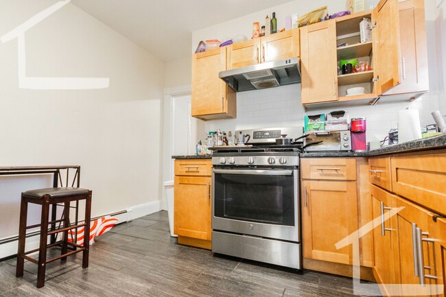 Building Photo - 9/1/25 Renovated 5BR/2BA by Packards Corne...