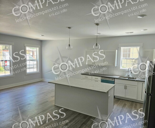 Foto del edificio - 744-746 Sibley St NW