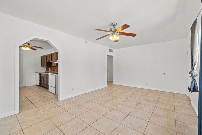 Foto del edificio - 1536 E Waverly St