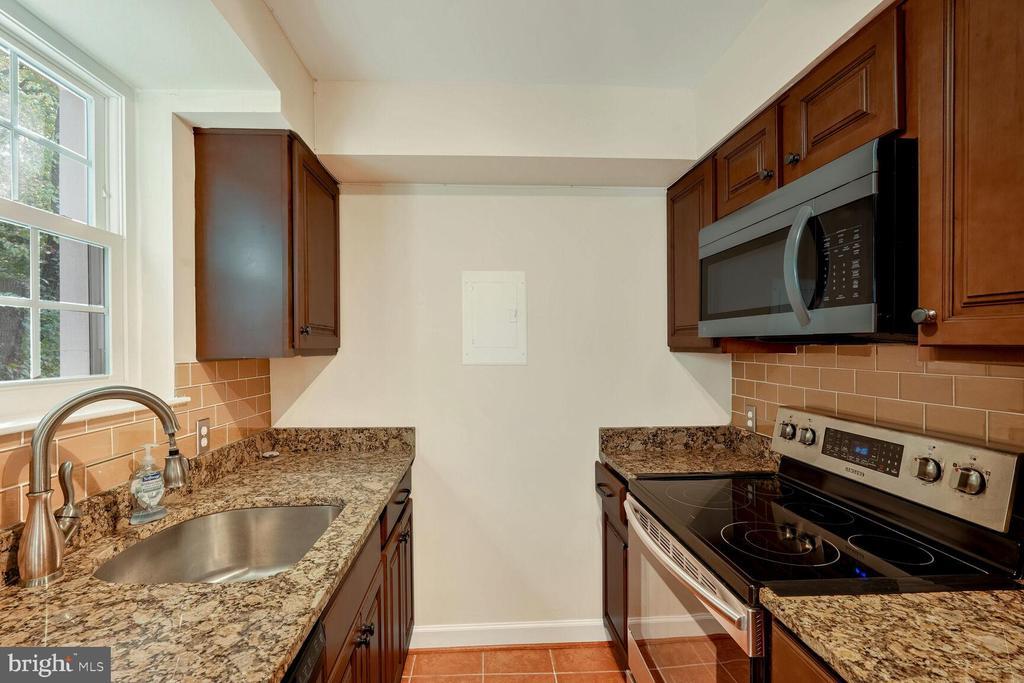 2601 S Walter Reed Dr Unit B, Arlington, VA 22206 Room for Rent in