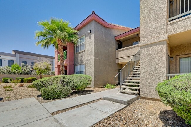 Foto del edificio - Fully Furnished 3BD/2BA in SW Vegas | Gate...