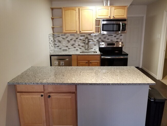 Foto del edificio - 10006 Juniper Drive