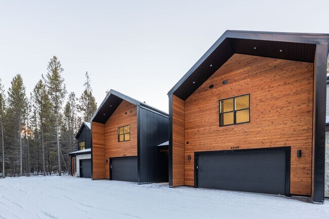 Building Photo - Beautiful Custom Townhome for Rent in Island Park- NAME YOUR LEASE TERMS