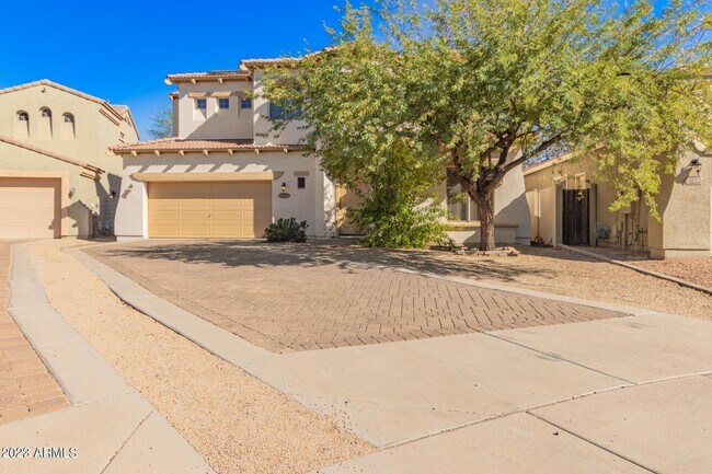 Building Photo - 7811 S 5th Dr