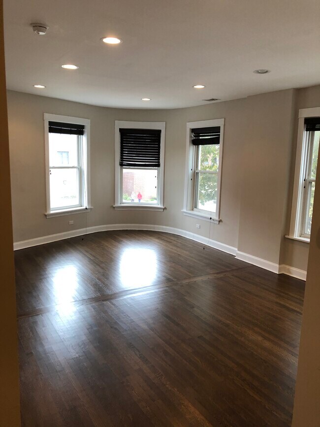 Foto del edificio - 2506 W Argyle St