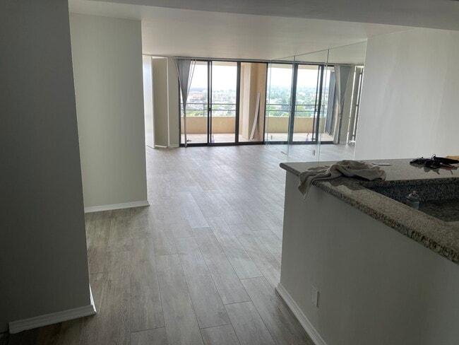 Foto del edificio - 4337 Marina City Dr