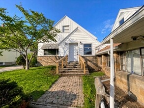 Building Photo - 4625 Lewis Ave