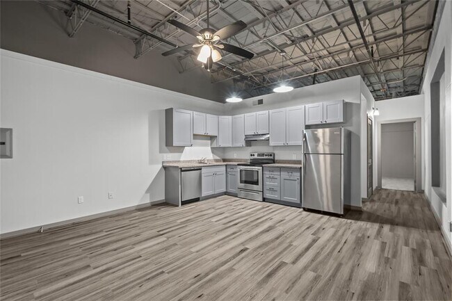 Foto del edificio - 612 W Texas Ave