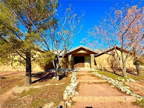 Building Photo - 1100 Dollar St