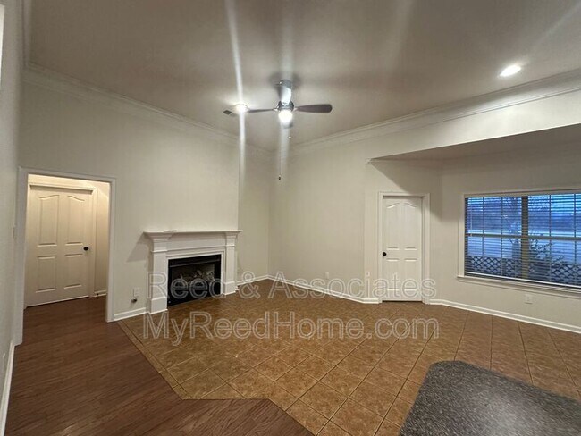 Foto del edificio - 7161 Lauren Ln