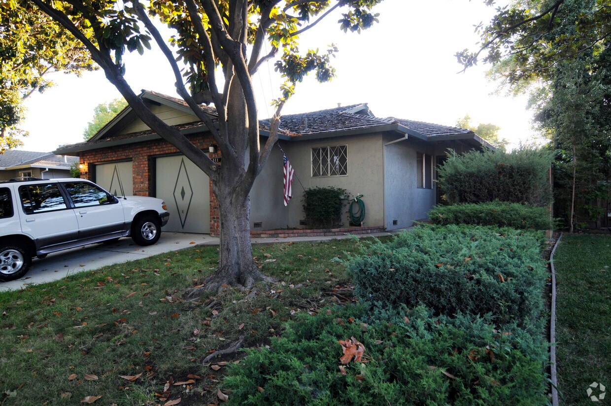 Foto del edificio - 519-521 Westlake Dr
