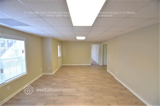 Building Photo - 2392 Wilshire Way