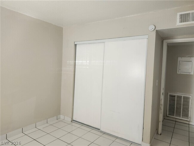 Foto del edificio - 4737 Thunderbolt Ave