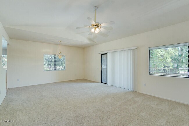 Foto del edificio - 15225 N 100th St