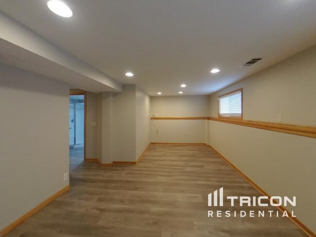 Building Photo - 3607 Robinwood Terrace