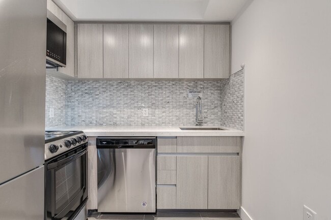 Building Photo - 1429 Haro St