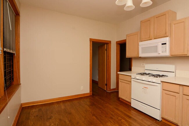 Building Photo - 953 N Hoyne Ave