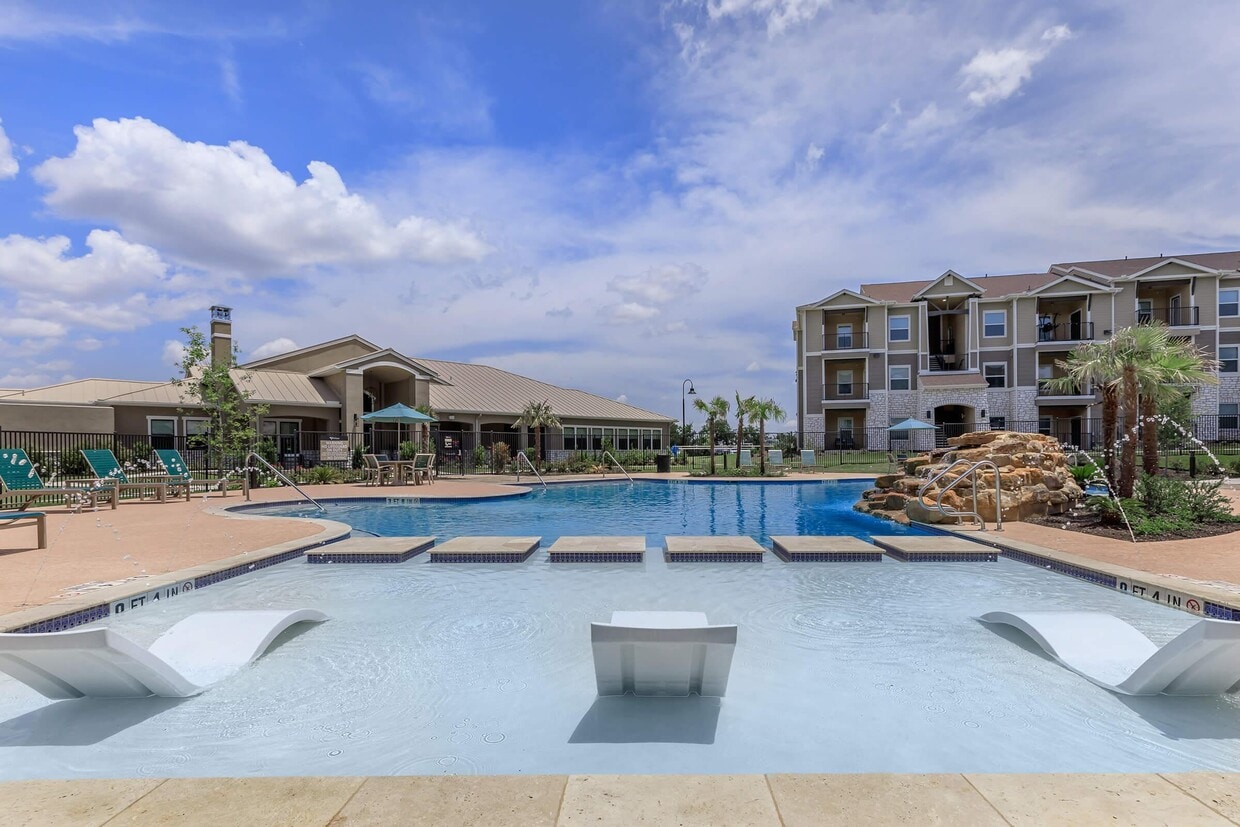 Vantage at Hutto 1051 North Farm to Market 1660 Hutto, TX