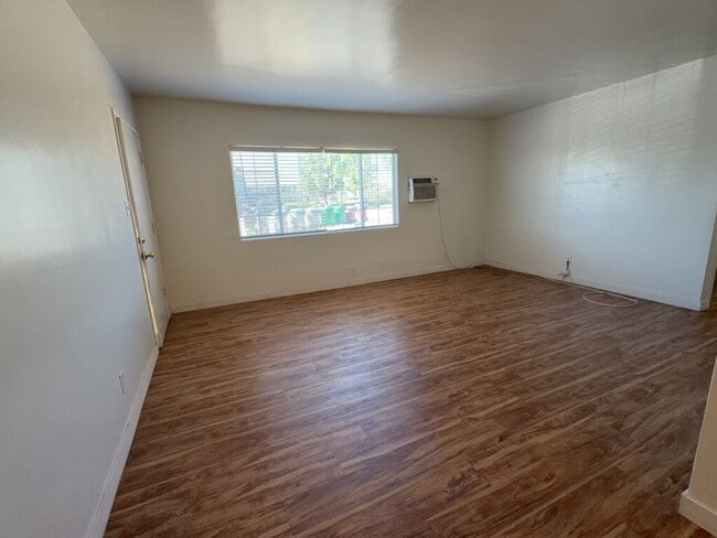 Foto del edificio - 2 Bedroom 1 Bath Duplex