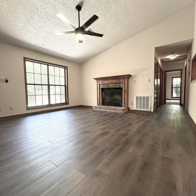 Foto del edificio - 1231 Shannon Way SW