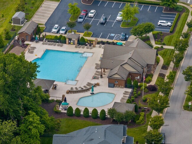 Foto del edificio - 1234 Riverbrook Dr