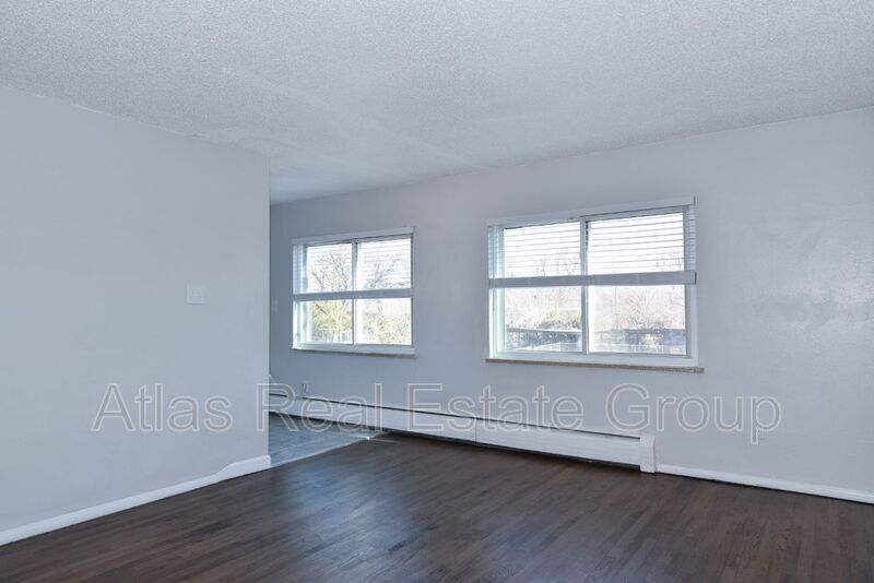 Primary Photo - 1430 Moline St