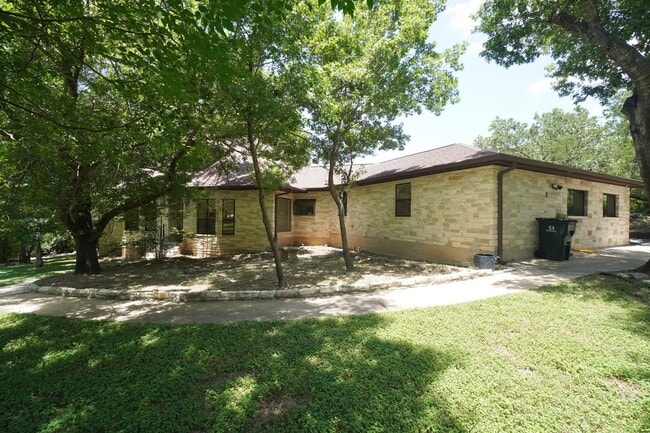 Building Photo - 8 Woodhollow Trail