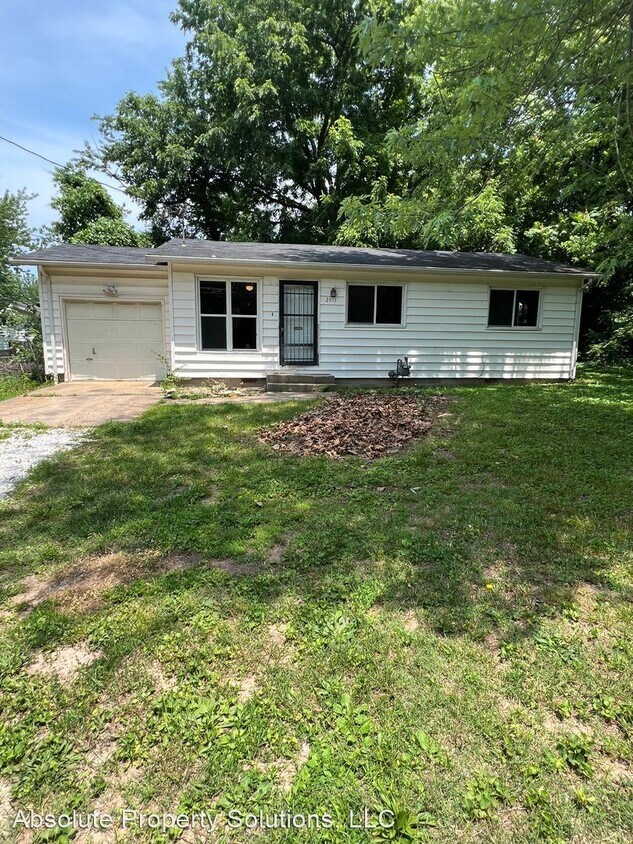 Primary Photo - 3 br, 1 bath House - 2911 E Grand Ave