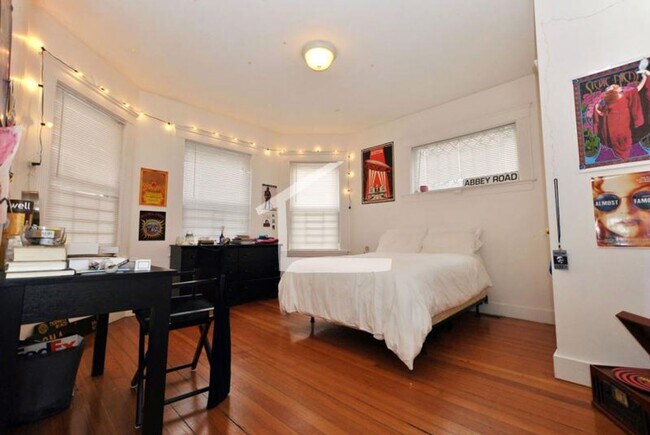 Building Photo - 53 Gardner St