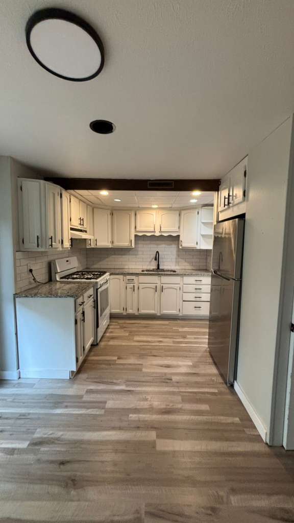 Foto del edificio - 1651 Mentor Ave