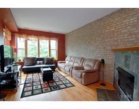 Building Photo - MUST SEE! BEAUTIFUL, 2 BED/2 BATH3rd FL LA...