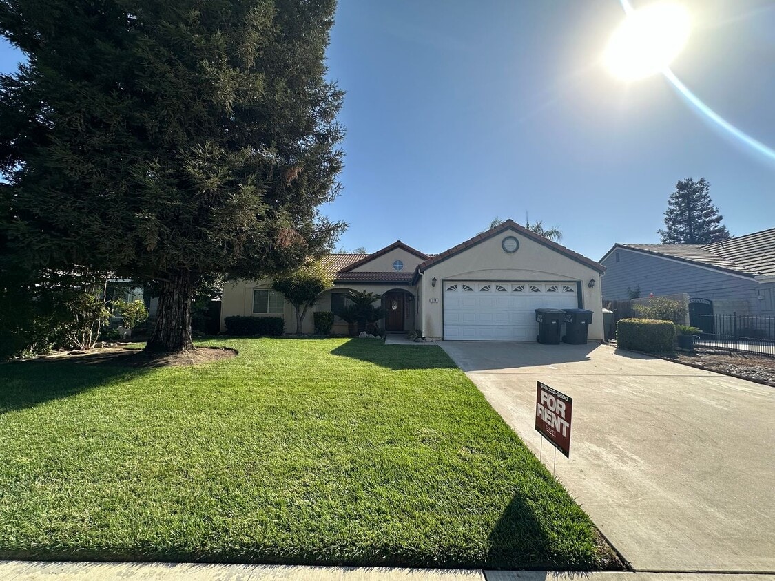 Primary Photo - NE Visalia home available now!