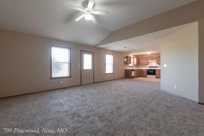 Foto del edificio - Great 3 BR 2 BA home close to Matthews Elementary and Nixa High School