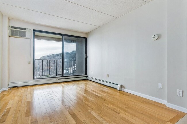 Foto del edificio - 1155 Warburton Ave