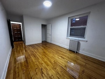 Building Photo - 5821 de la Côte-Saint-Luc