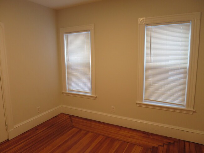 Building Photo - 47 Charnwood Rd