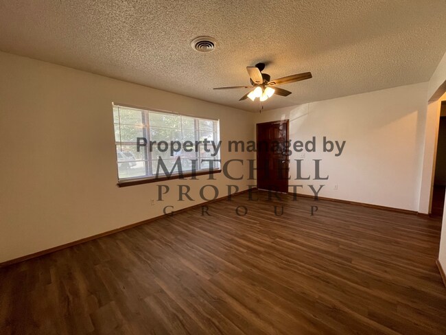 Foto del edificio - Beautiful and spacious 4 bedroom home with...