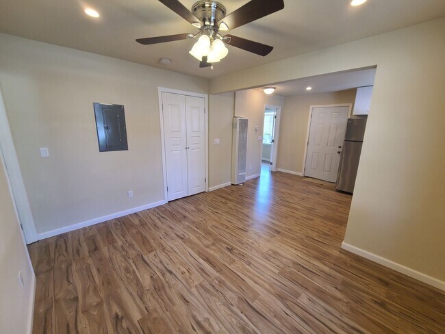 Building Photo - Live in Style! Fully Updated 2-Bedroom in ...
