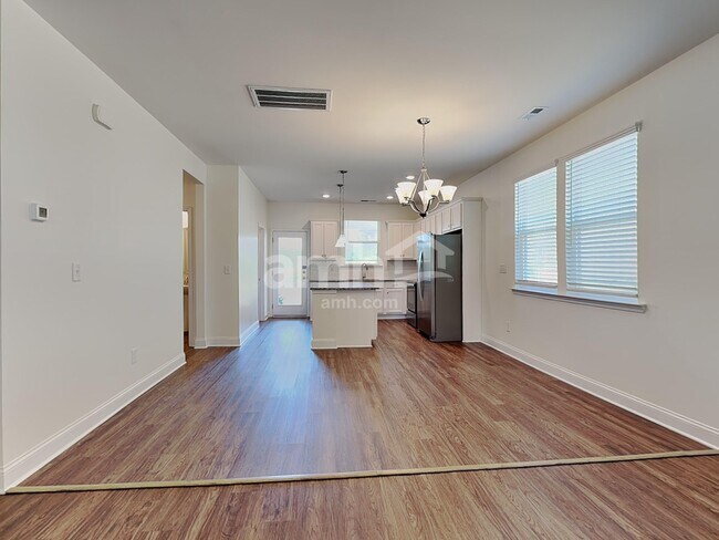 Foto del edificio - 165 Stowe Rd