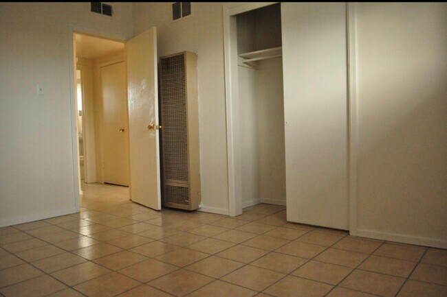 Foto del edificio - Beautiful refrigerated one-bedroom apartment.
