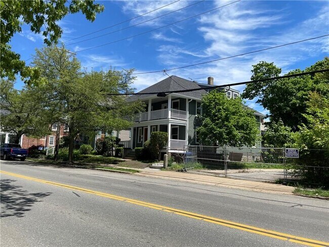 Building Photo - 439 Broadway