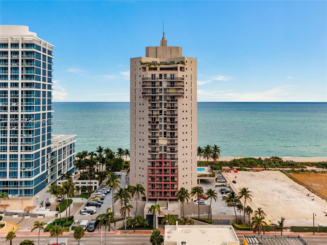 Primary Photo - 6767 Collins Ave